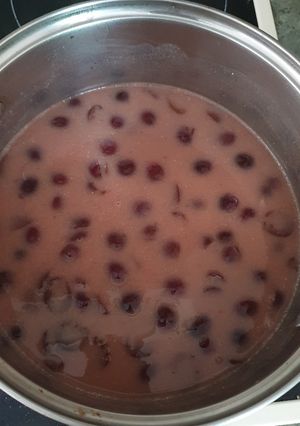 Pudingos meggyleves recept fotója
