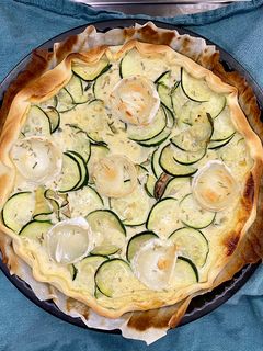 Une photo de Tarte courgette, chèvre-miel 🍯