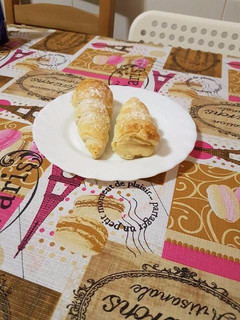 Una foto de Conos de hojaldre con crema pastelera