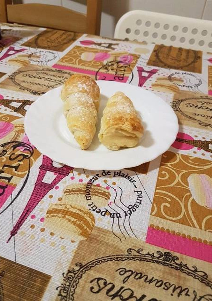 Una foto de Conos de hojaldre con crema pastelera