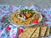 Una foto de hummus yogurt