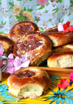 Una foto de Facturas de manteca con membrillo y batata🧉