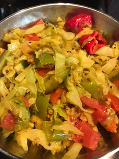 કોબી સંભારો (Kobi Sambharo Recipe In Gujarati) રેસીપી મુખ્ય ફોટો