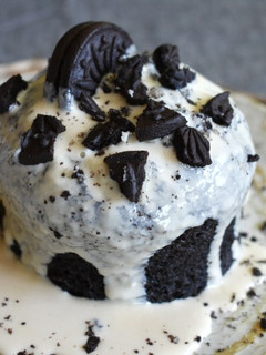 Una foto de Mug cake galleta oreo