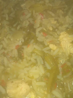 Una foto de Arroz con acelga y pollo