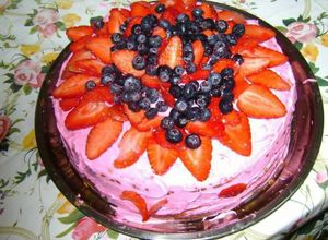 Una foto de Torta sin tacc Pasión de frutos rojos para celíacos!!