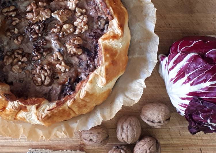 Recetta di Fatto in casa Galletta salata di sfoglia radicchio, noci e gorgonzola