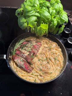 A picture of Steak pasta 🍝.