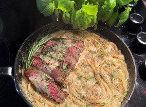 A picture of Steak pasta 🍝.