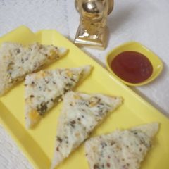 A picture of Open spinach corn paneer sandwich.