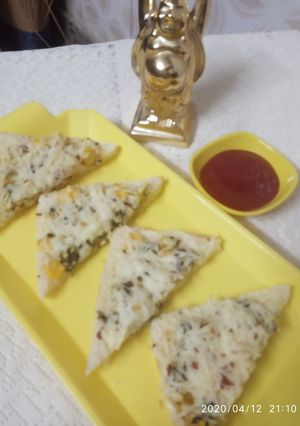 A picture of Open spinach corn paneer sandwich.