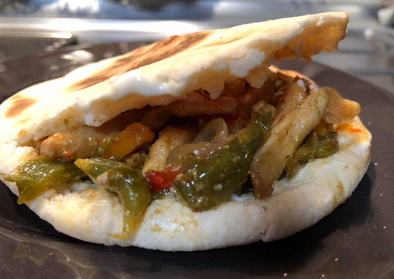 Pita con pollo al estilo fajita