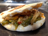 Pita con pollo al estilo fajita