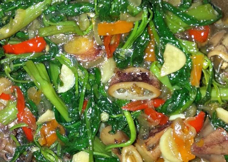 Langkah meracik Kangkung cumi asin pedas yang nikmat