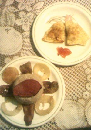 Una foto de Arroz acompañado de pollo y berenjenas o Amor en tres Tiempos