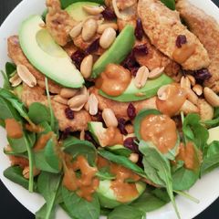 A picture of Chicken salad with peanut sauce.