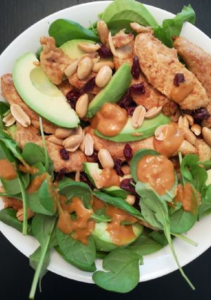 A picture of Chicken salad with peanut sauce.