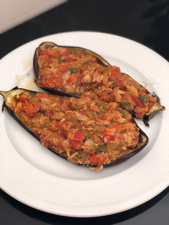 Una foto de Berenjena de Atún y verduras