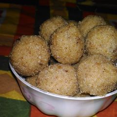 A picture of Suji laddu.