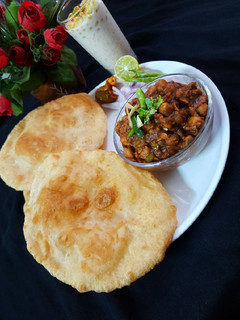 छोले भटूरे (chole bhature recipe in Hindi) रेसिपी मुख्य फोटो