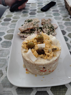 Una foto de Tapa de ensaladilla de gambas para 2