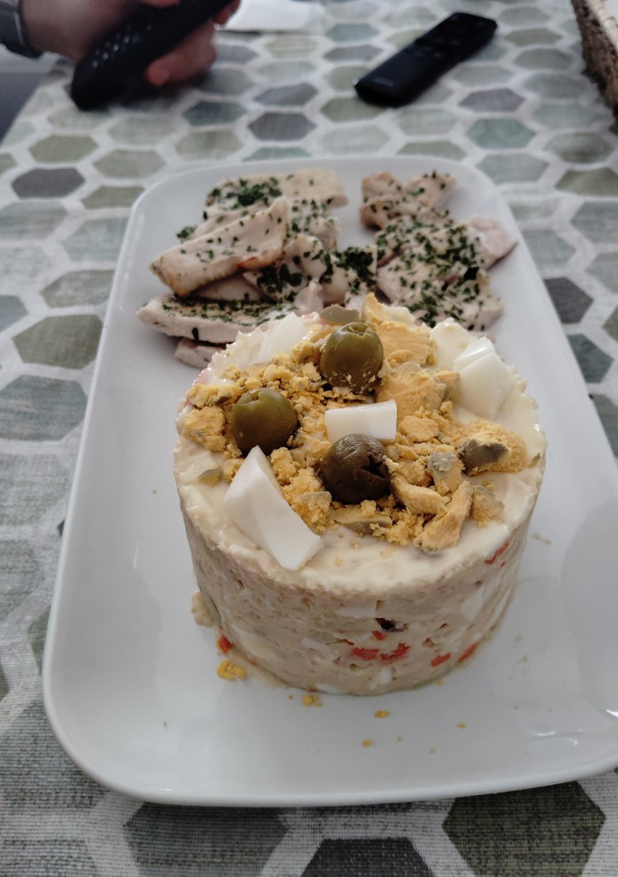 Una foto de Tapa de ensaladilla de gambas para 2