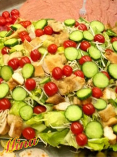 عکسی از دستور سالاد سزار همراه جوانه ماش