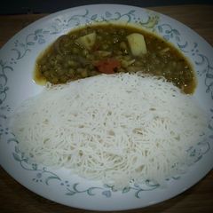 Idiyappam & peas curry A picture of Idiyappam & peas curry.