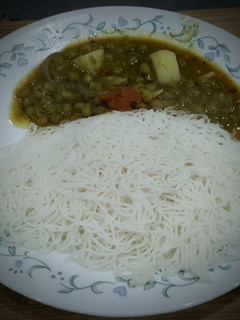 A picture of Idiyappam & peas curry.