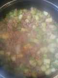 Carne molida con calabazas picadas