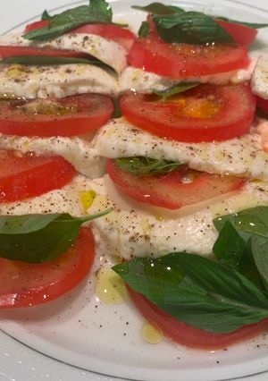 A picture of Tomatoes & mozzarella salad.