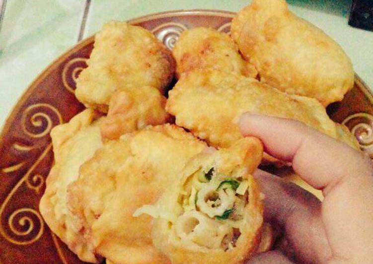 Resep Pastel isi makaroni, mie, telur simpel yang Bikin Ngiler