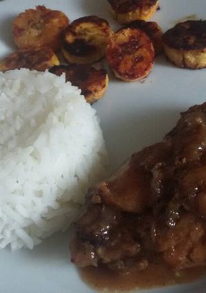 Una foto de Pollo encebollado