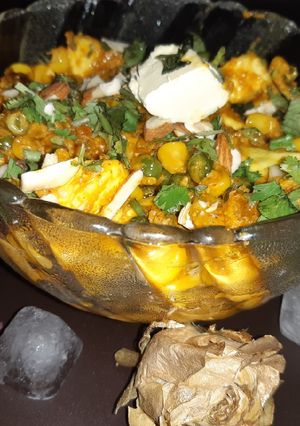 A picture of Schezwan matar paneer corn masala.