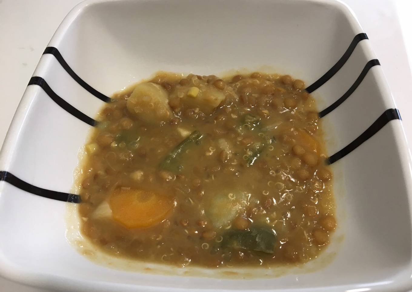 Lentejas con Quinoa y Verduras 馃尡