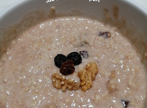 Foto di #196 Porridge di avena con noci, uvetta, mele e miele