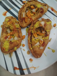 ઘૂઘરા (ghughra recipie in Gujarati) રેસીપી મુખ્ય ફોટો