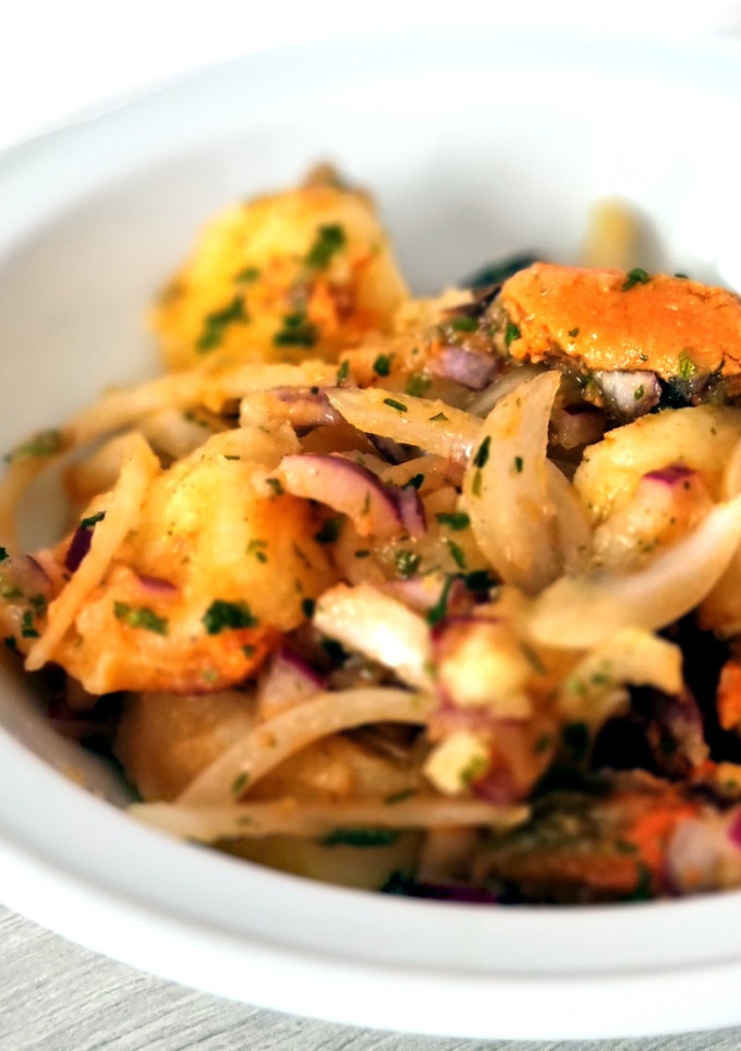 Una foto de Patatas aliñadas con mejillones