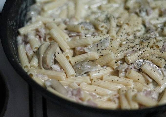 Recipe of Quick Ham and Mushroom Cream sauce