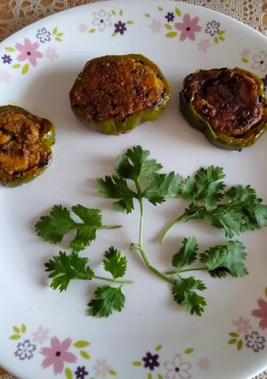 A picture of Stuffed Capsicum Slices.