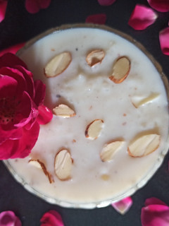 ચોખા ની ખીર (Rice Kheer Recipe In Gujarati) રેસીપી મુખ્ય ફોટો
