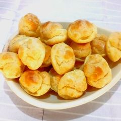 A picture of Profiteroles.