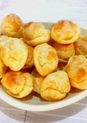 A picture of Profiteroles.