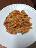 Penne con carne y tomate