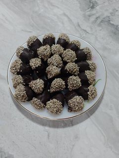 عکسی از دستور خرما شکلاتی مغزدار