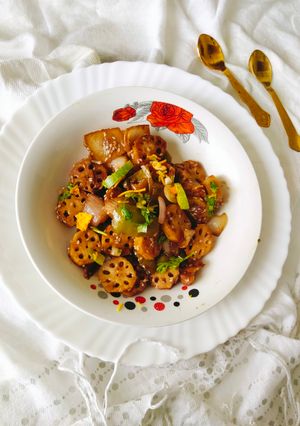 A picture of CHINESE LOTUS ROOT STIR FRY (Lotus stem stir fry).