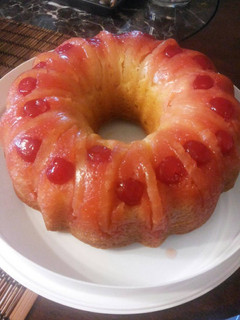 Una foto de Bundt cake piña invertida