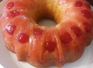 Una foto de Bundt cake piña invertida