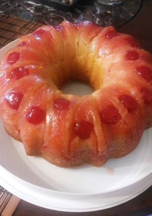 Una foto de Bundt cake piña invertida
