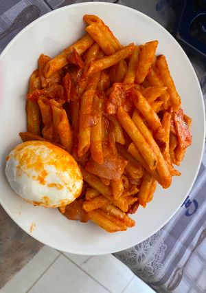 Una foto de Macarrones con chorizo. Bacon  🥓
